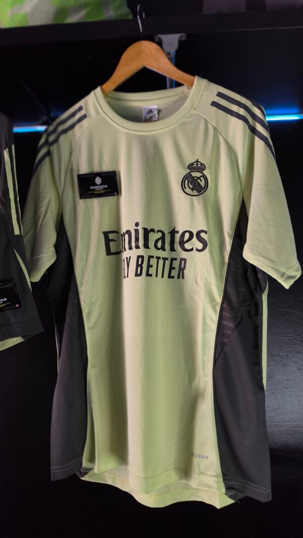 Real Madrid Kit Deportivo con mangas