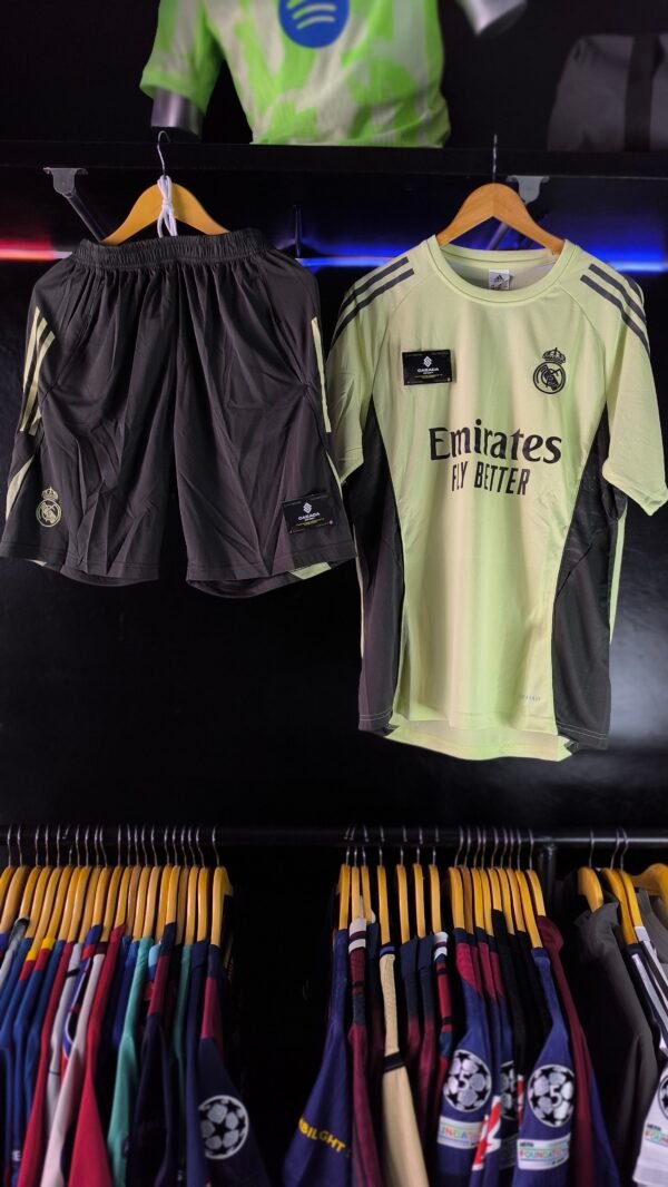 Real Madrid Kit Deportivo con mangas - Imagen 2