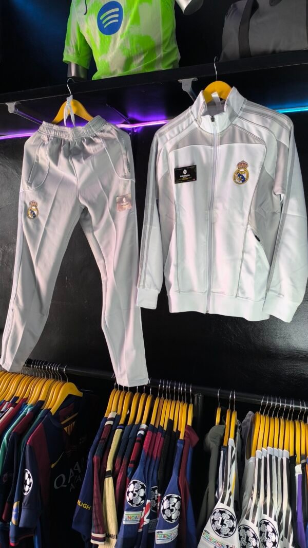 Real Madrid Kit Deportivo - Imagen 3